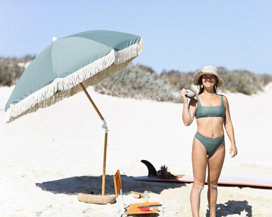 How to keep your skin healthy - Woman on beach
